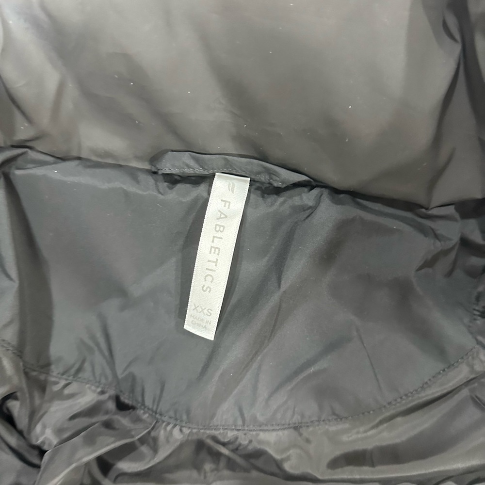 Fabletics puffer - Picture 2 of 4